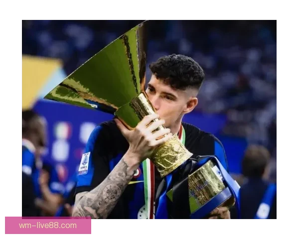 国米球迷齐聚为巴斯托尼加油昂首挺胸声援永不孤单