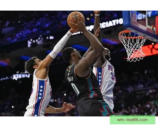 活塞横扫76人锁定东部第一詹金斯乔治复出表现抢眼
